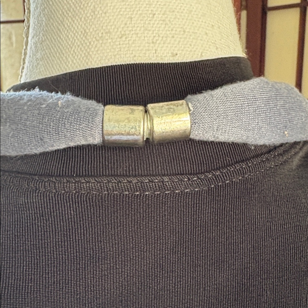 Elegant Blue Pendant Necklace, missing a stone on pendant - Picture 5 of 11